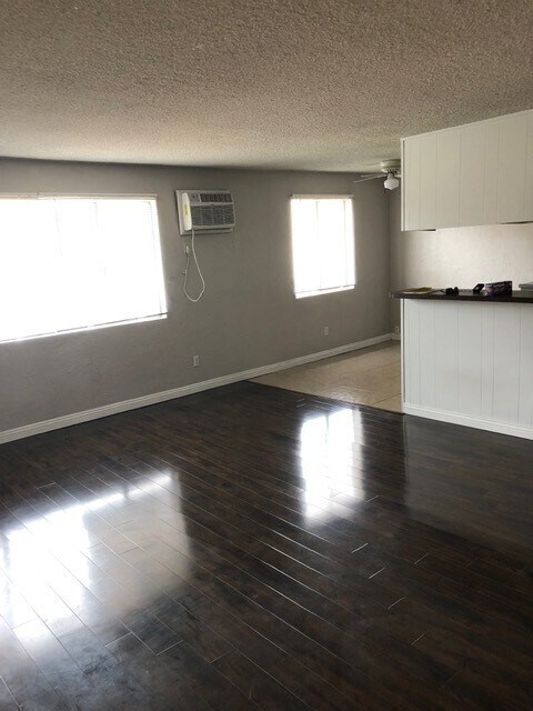 Living Room - 3901 Green Ave