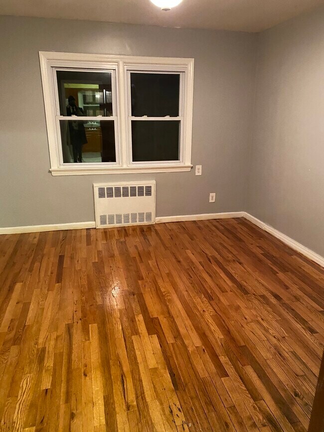 Foto del edificio - 1323 E 56th St