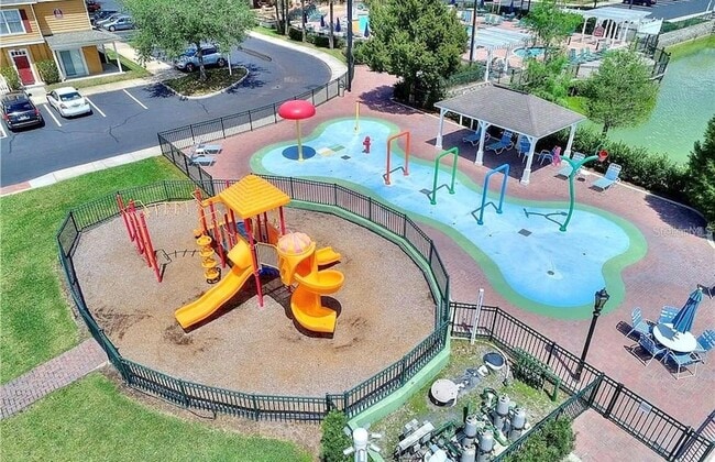 Foto del edificio - 4562 Yellowgold Rd E