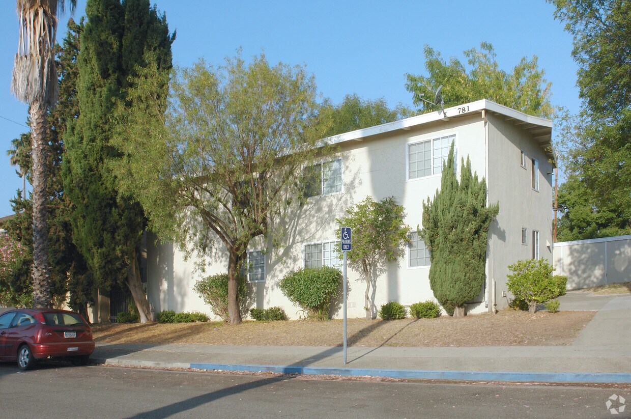Building Photo - 781 Sharmon Palms Ln