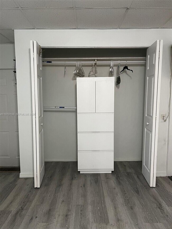 Foto del edificio - 9731 NW 24th St