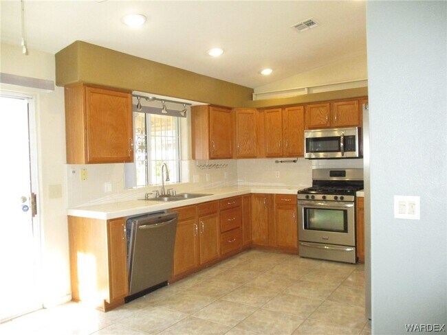 Building Photo - 1232 Country Club Cove
