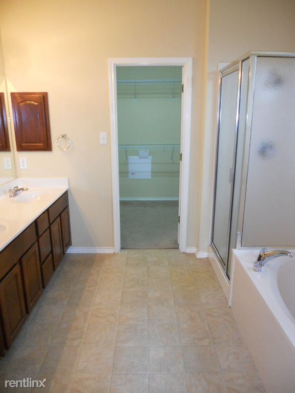 Building Photo - 325 Apache Ledge