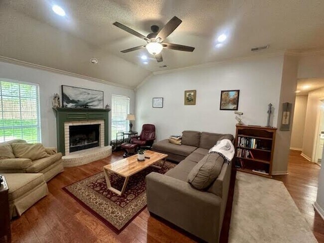 Foto del edificio - 4/2 in Midway ISD.