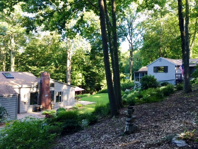 cabaña a la derecha (casa principal a la izquierda) - 16 Samuelson Rd