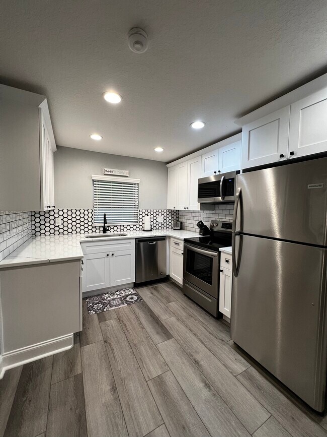 Building Photo - 205 W Emily St