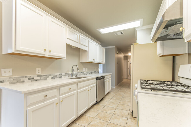 Building Photo - 14629 Montoro Dr