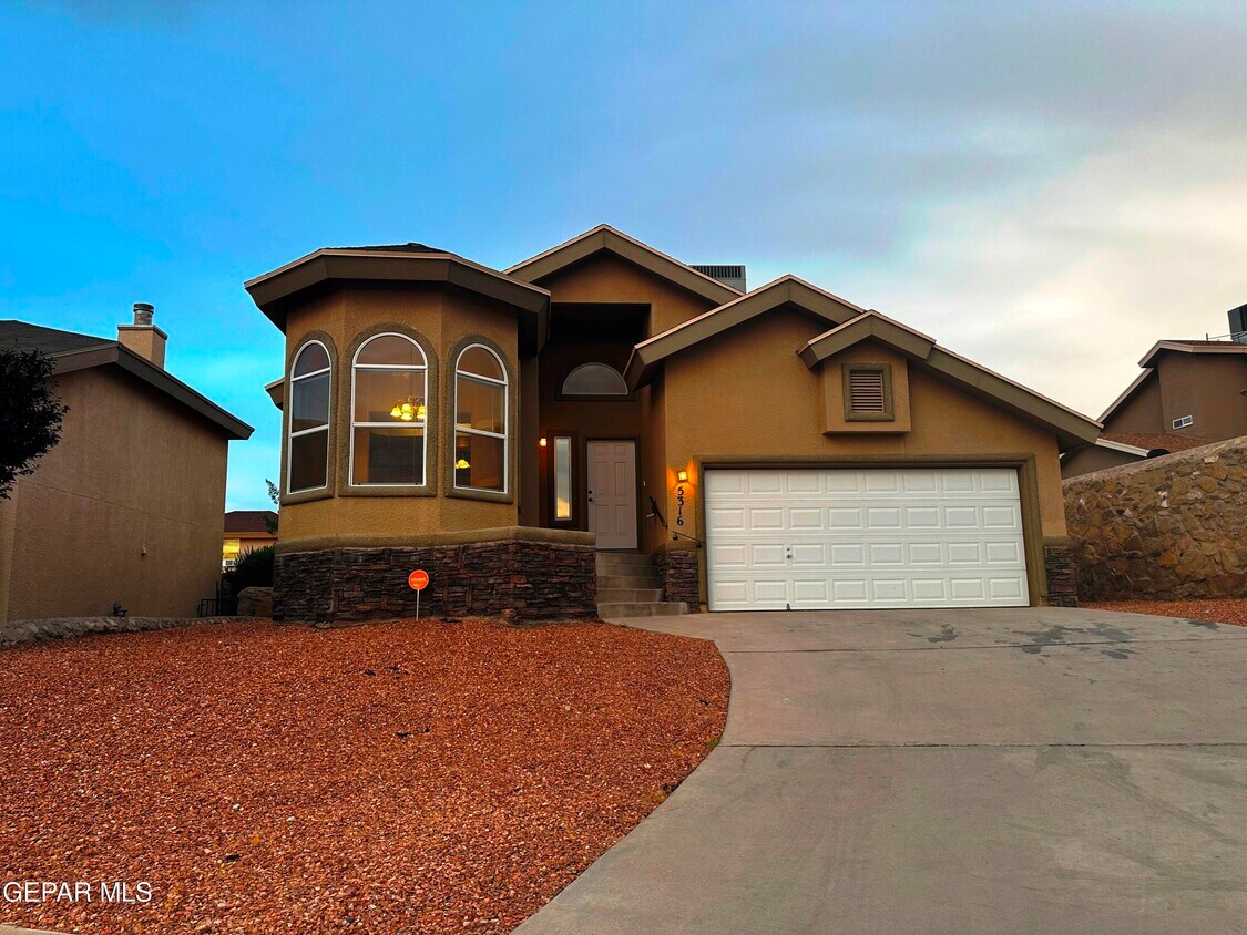 Primary Photo - 5316 Ignacio Almanzar Ln