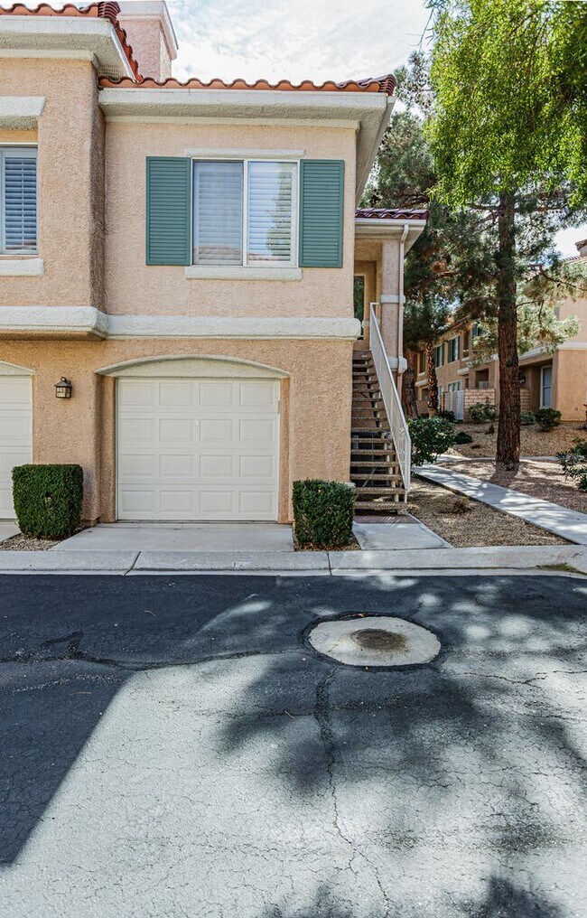 Foto del edificio - Green Valley Condo