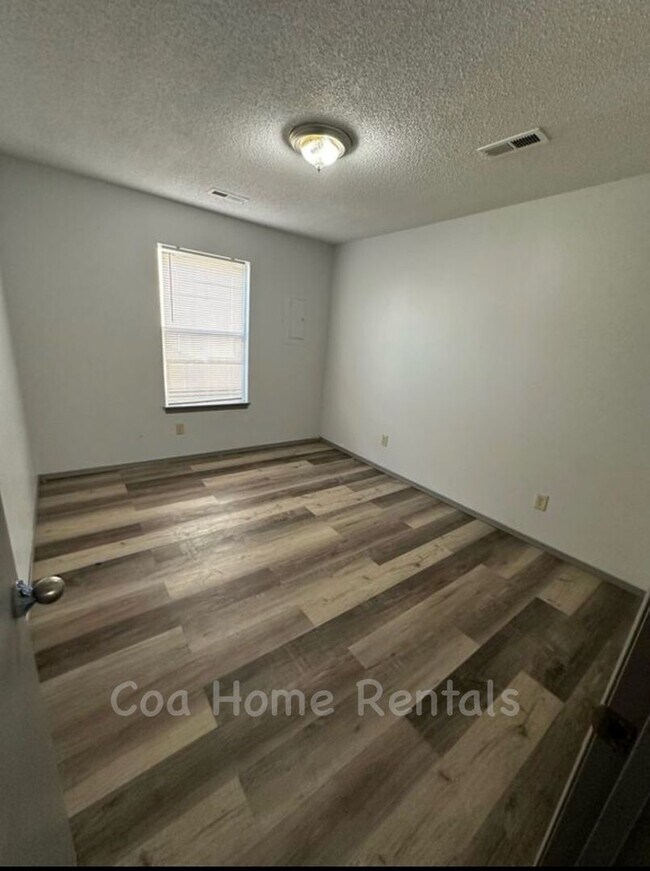 Foto del edificio - North East Side Duplex