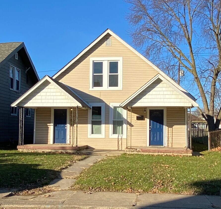 Front Exterior - 1202 Hoefgen St