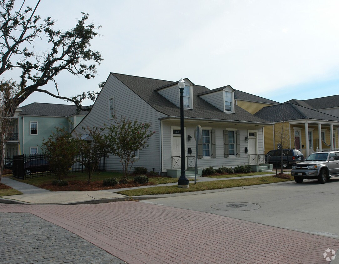 Primary Photo - 763 St Mary Dr