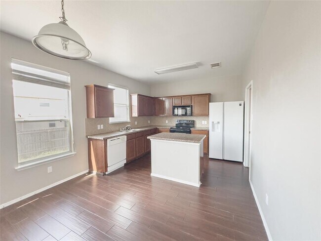 Foto del edificio - 9909 Fantail Ln