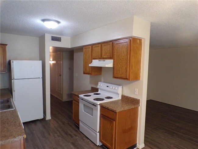 Foto del edificio - 6756 Trail Lake Dr