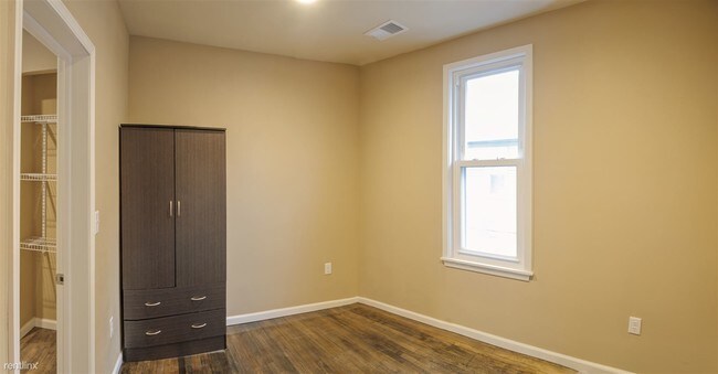 Building Photo - 1834 N Arlington Pl
