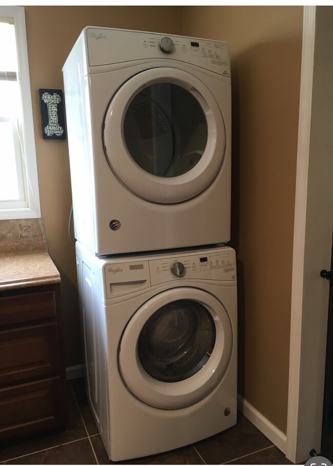 Building Photo - 1609 US-9W