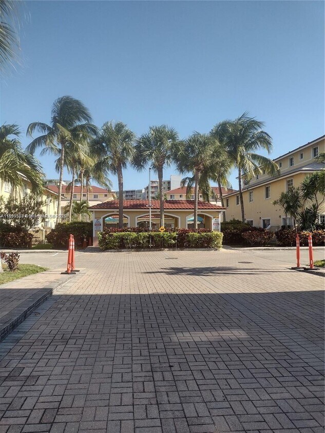 Foto del edificio - 2060 NE 167th St