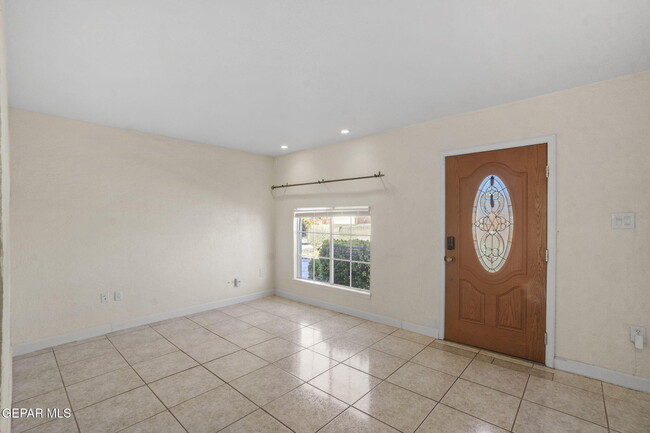Building Photo - 4332 Loma De Brisas Dr
