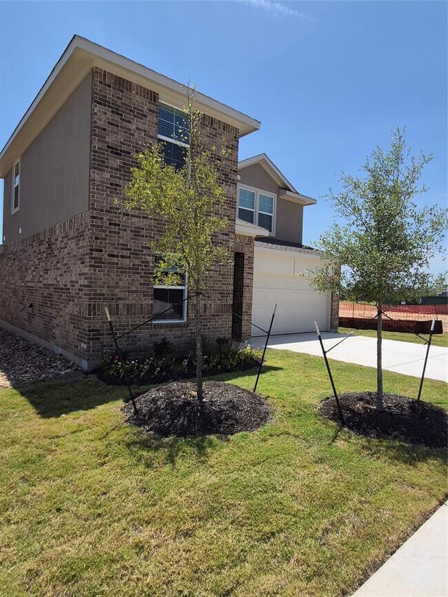 Building Photo - 1816 Dandy Brush Dr
