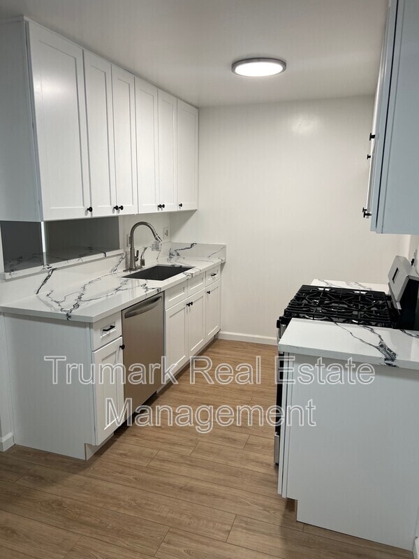 Foto del edificio - 2719 Montrose Ave