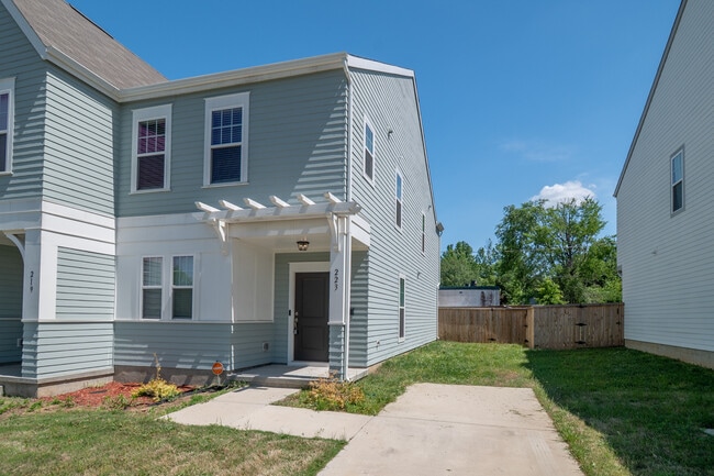 Foto del edificio - 223 Hoskins Ave Dr