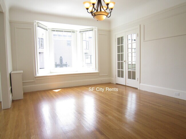 Foto del edificio - Marina: Renovated Corner Condo w/ Formal D...