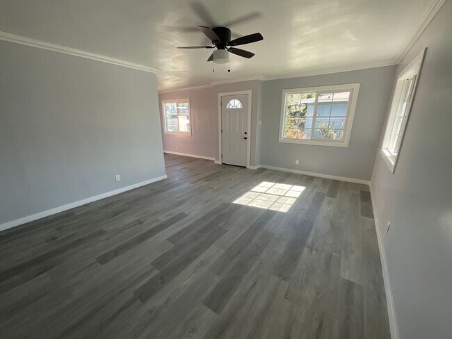 Foto del edificio - House - 2 Bedrooms / 1 Bathroom - Paramount