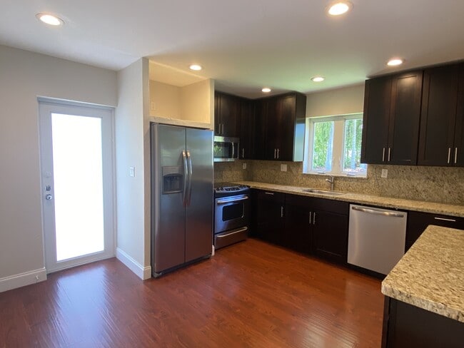 Foto del edificio - 300 NE 17th Ave