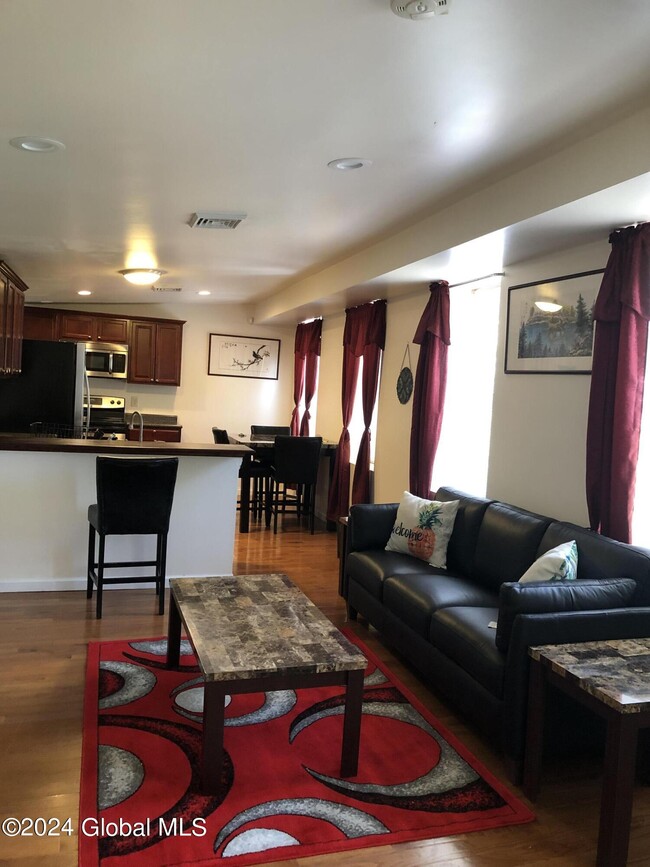 Building Photo - 277 Congress St