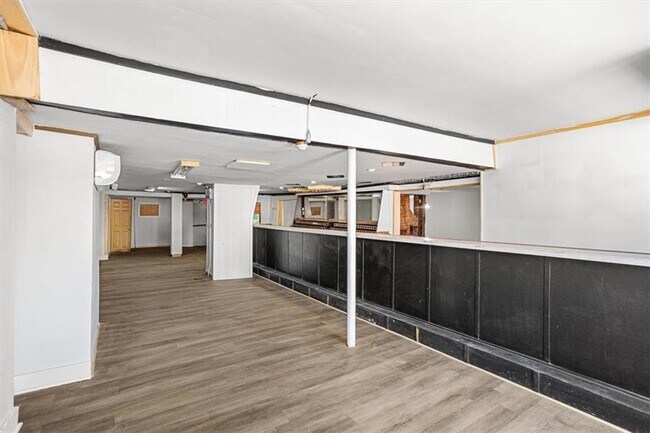 Foto del edificio - 57 N Main St