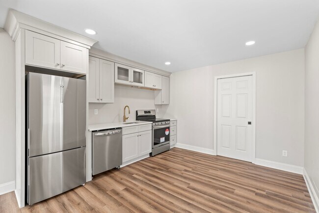Building Photo - 2609 Lindsay Ave