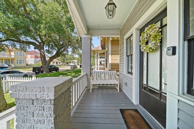 Building Photo - 3621 Avenue O 1/2
