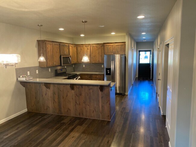 Building Photo - NW Redmond, Corner Lot 3 Bdrm House, 2 Bat...