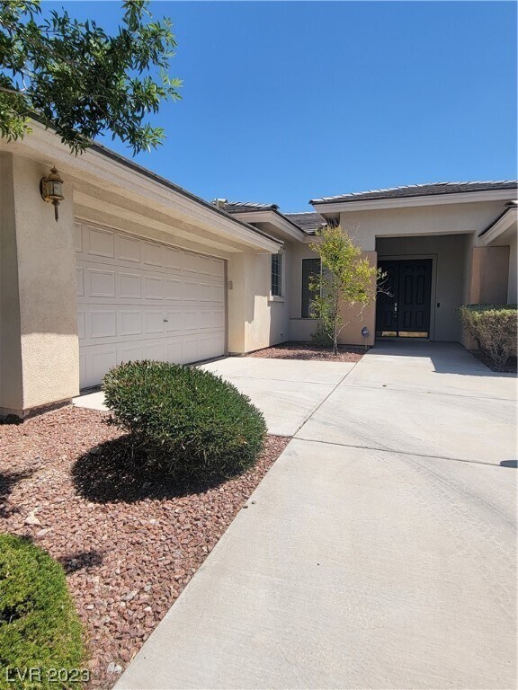 Building Photo - 10329 Canyon Valley Ave