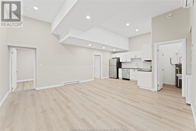 Building Photo - 127 Talbot St N