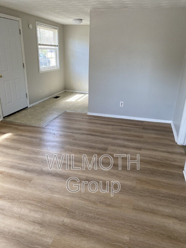 Building Photo - 904 Sloan St
