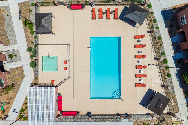 Pool - Via Verde