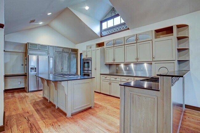 Building Photo - 1240 Peden St