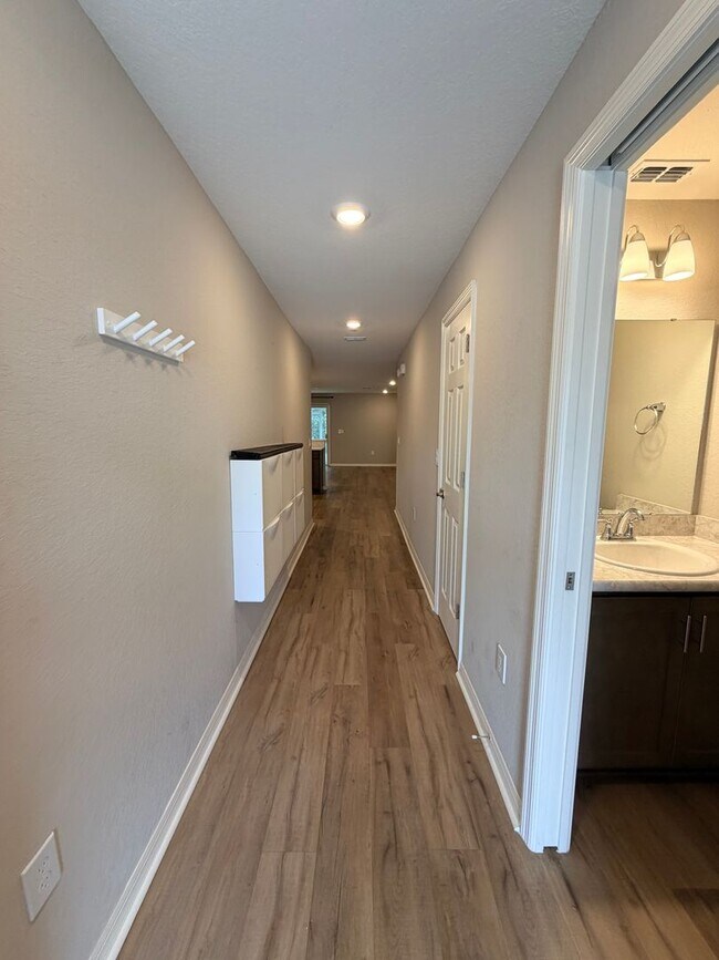 Foto del edificio - Modern 3BR Townhome in Plant City – Move-In Ready