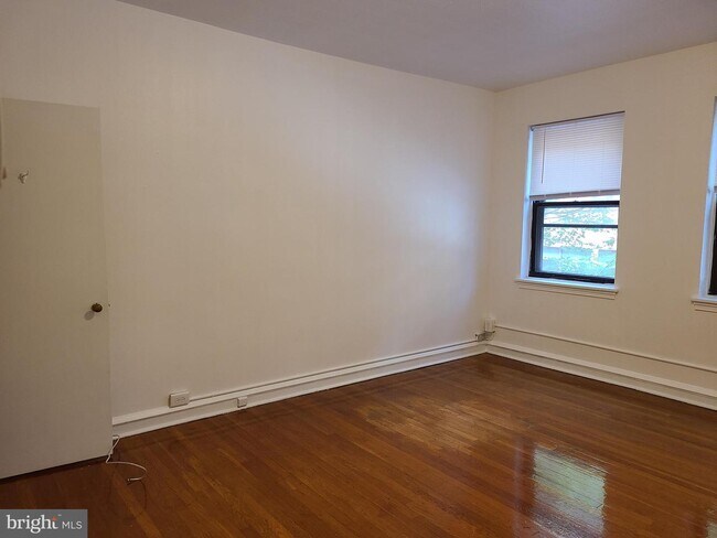 Foto del edificio - 318 S 15th St
