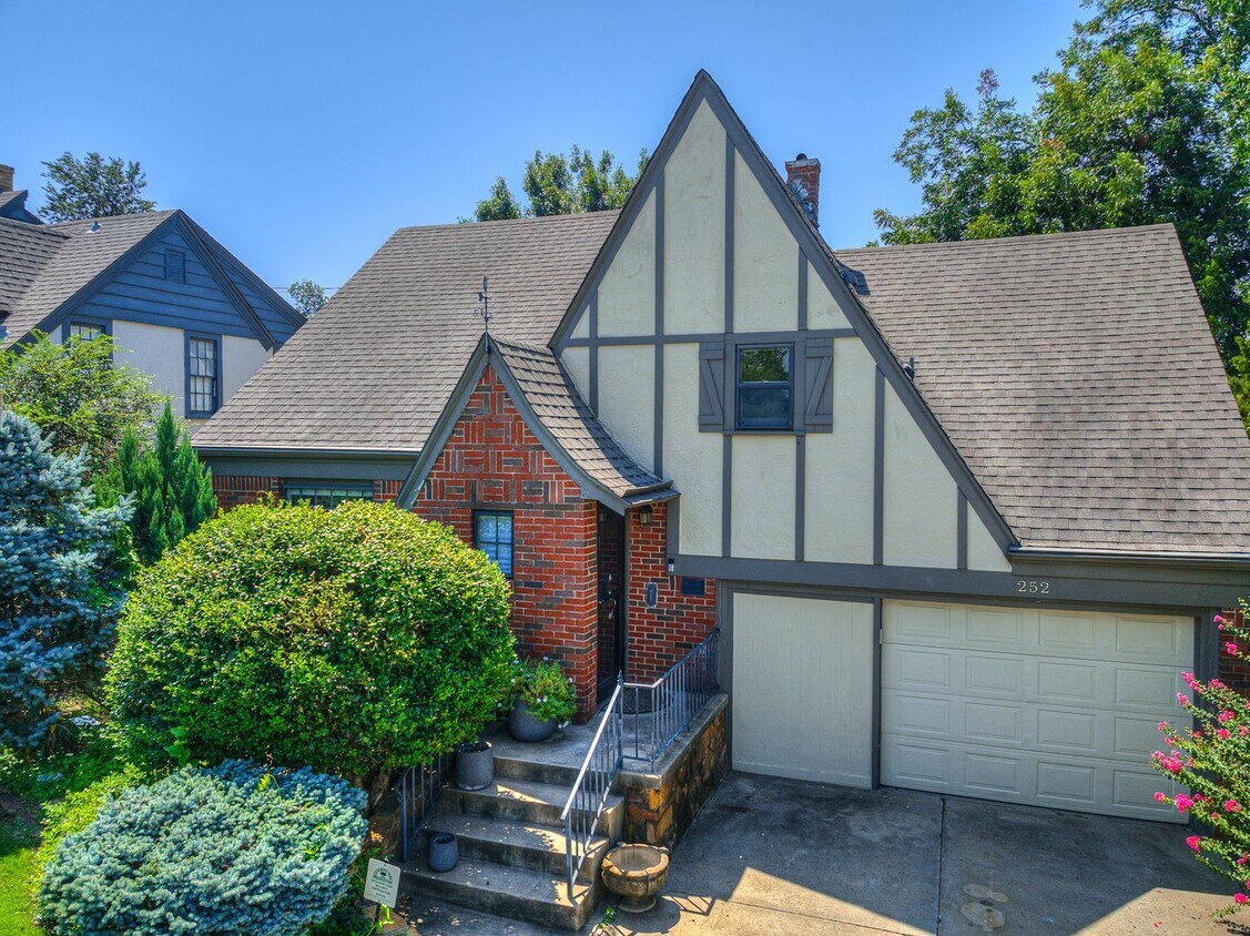 Primary Photo - Beautiful 3bedroom/2 bathroom/1 Car Garage...