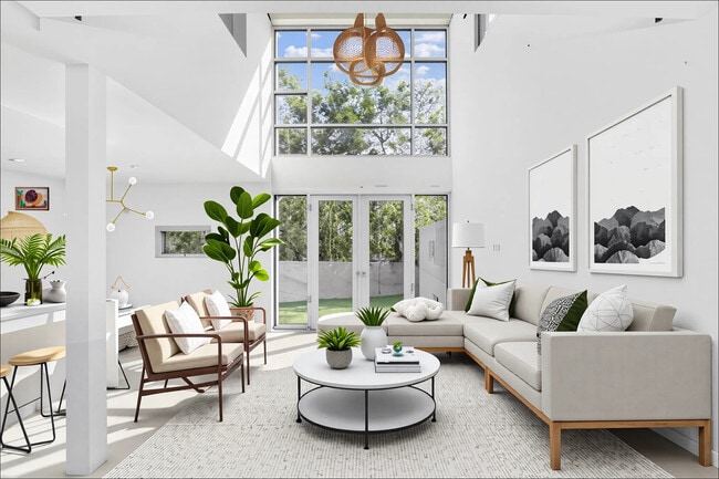 Building Photo - 4111 Sunset Blvd