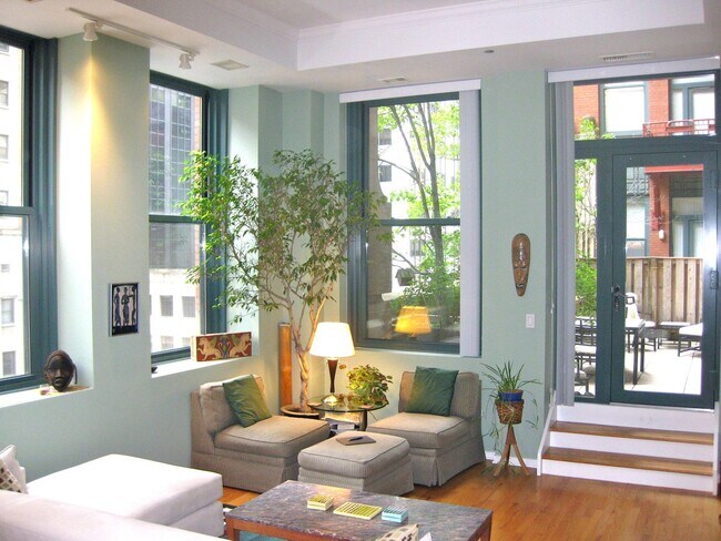 Foto del edificio - 208 W Washington St