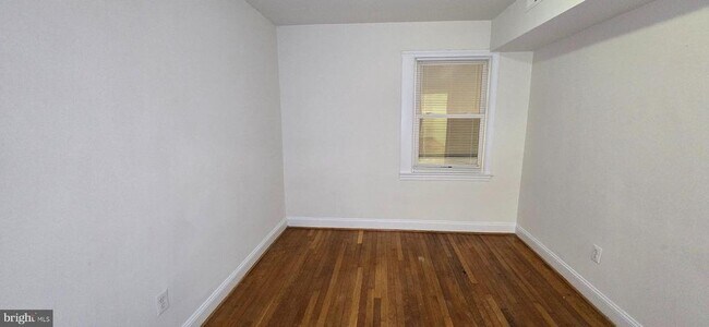 Foto del edificio - 1516 F St NE