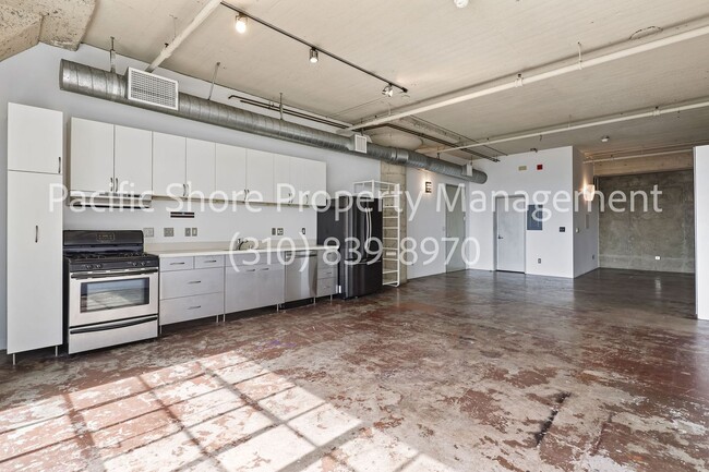 Building Photo - Large Loft with Modern Finishes at Histori...