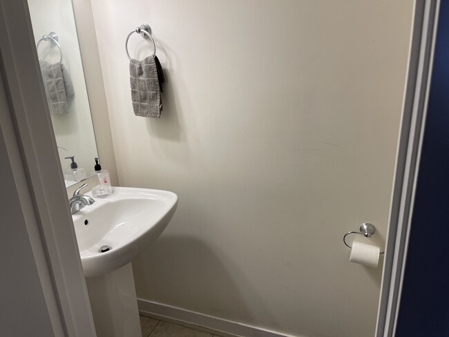 Photo du bâtiment - 2355 Sheppard Av W