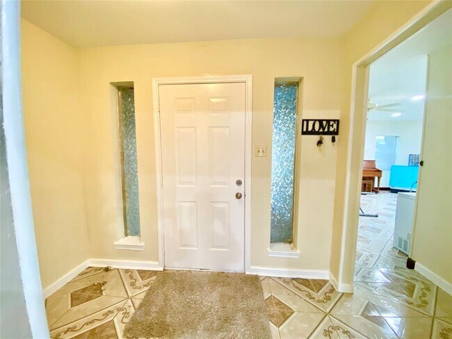 Foto del edificio - 3404 Surrey Ln
