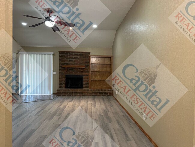 Building Photo - Charming 3 Bedroom