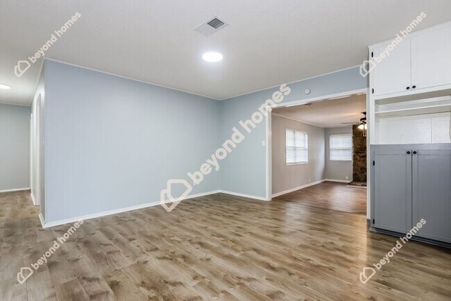 Foto del edificio - Adorable brick 3 bed, 1.5 bath in Sherwood!
