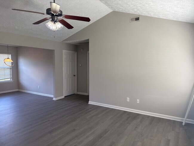 Photo - 1405 Bairdscorner Dr House